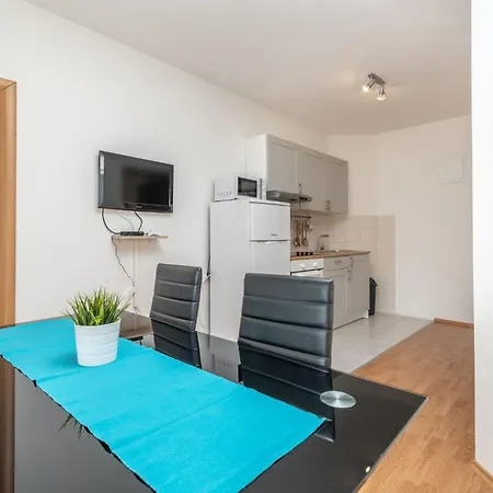 Superior-apartment Mit Einem Schlafzimmer In Strandnaehe By Interhome