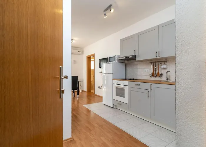 Apartamento Superior-apartment Mit Einem Schlafzimmer In Strandnaehe By Interhome Trogir
