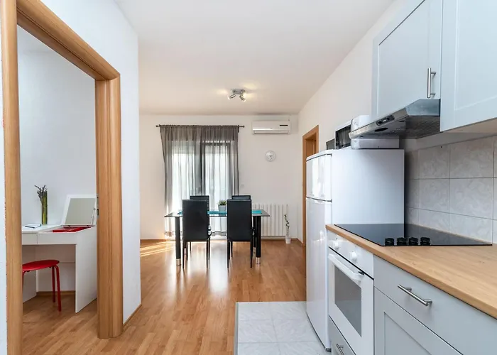 Superior-apartment Mit Einem Schlafzimmer In Strandnaehe By Interhome Trogir