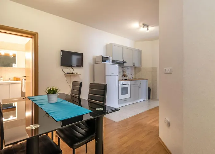Superior-apartment Mit Einem Schlafzimmer In Strandnaehe By Interhome Apartamento Trogir