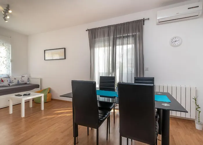 Superior-apartment Mit Einem Schlafzimmer In Strandnaehe By Interhome Trogir