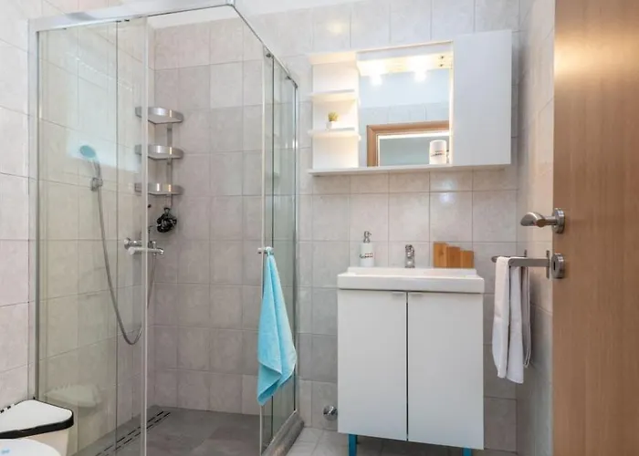 Superior-apartment Mit Einem Schlafzimmer In Strandnaehe By Interhome Apartamento Trogir