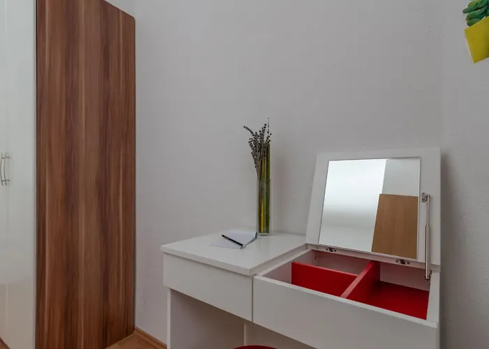 Superior-apartment Mit Einem Schlafzimmer In Strandnaehe By Interhome Apartamento Trogir