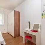 Superior-apartment Mit Einem Schlafzimmer In Strandnaehe By Interhome Traù