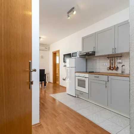 Apartment Superior-apartment Mit Einem Schlafzimmer In Strandnaehe By Interhome Trogir