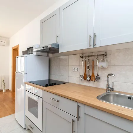 Superior-apartment Mit Einem Schlafzimmer In Strandnaehe By Interhome Trogir