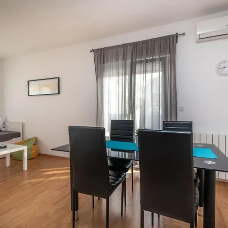 Superior-apartment Mit Einem Schlafzimmer In Strandnaehe By Interhome Trogir