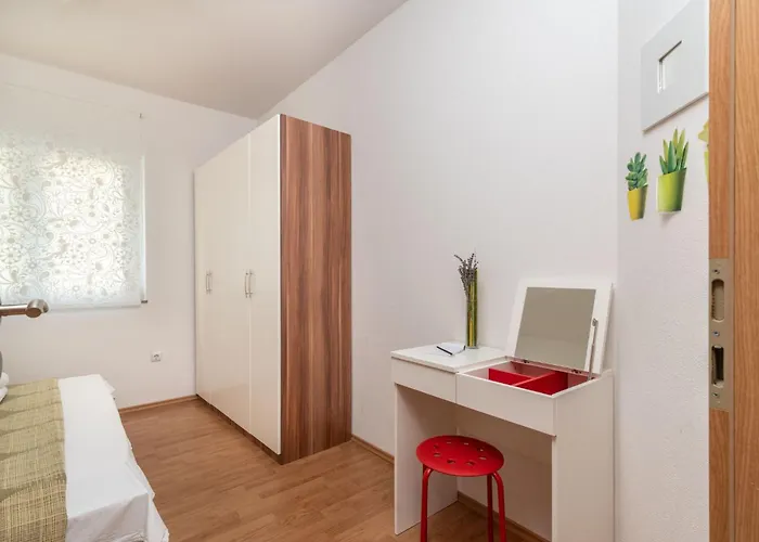 Superior-apartment Mit Einem Schlafzimmer In Strandnaehe By Interhome Trogir